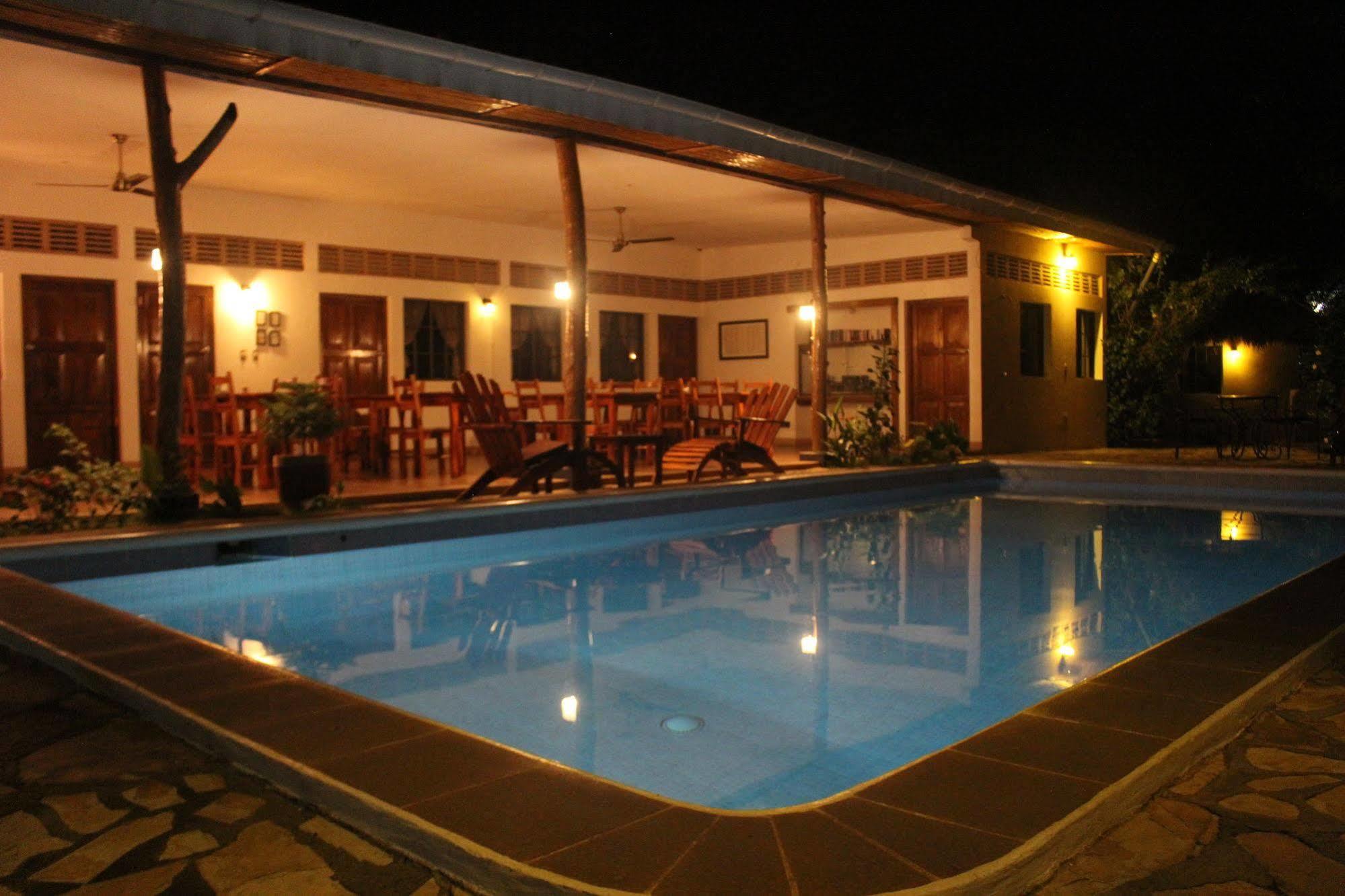 Hotel Mariposa Leon Exterior photo